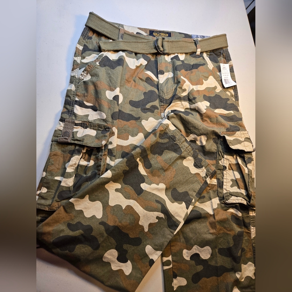 NWT Hollywood Camoflage Cargo Pants 38x32 - Picture 5 of 9